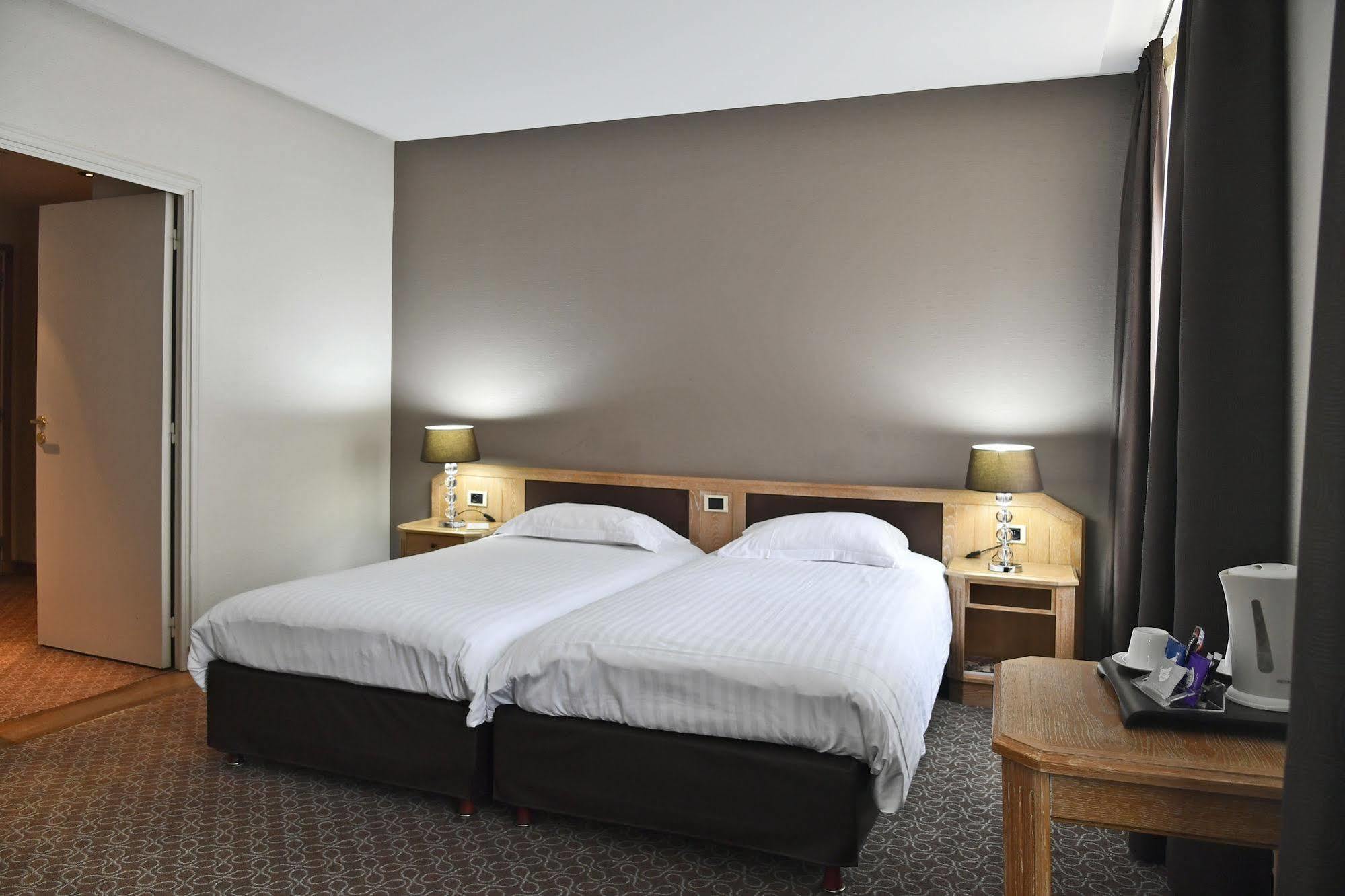Le Grand Hotel Saint-Quentin  Exterior foto